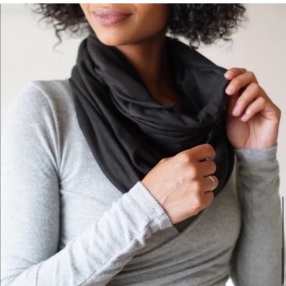 Beyond yoga pocket infinity Scarf NWT